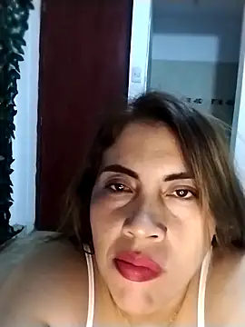 Snapshot of Camila_latina_0 chatting on 10-15-25, 02:01 Camila latina 0 online show from 10-15-25, 02:01