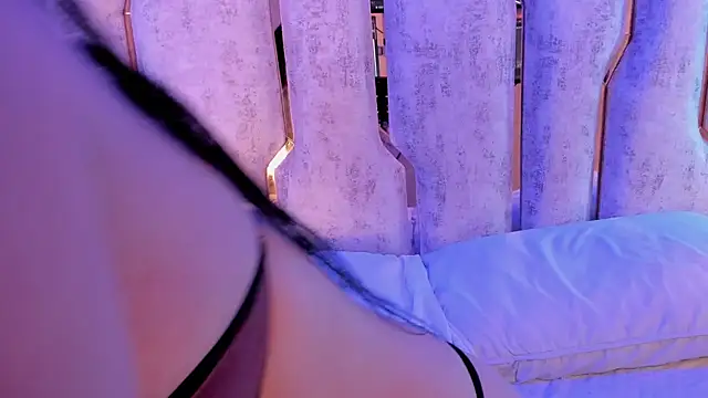 violet sm online show from 10-31-25, 03:18