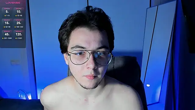 Snapshot of tyler_bergg chatting on 09-10-25, 09:37 tyler bergg online show from 09-10-25, 09:37