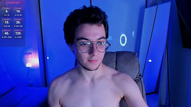 Snapshot of tyler_bergg chatting on 09-14-25, 12:21 tyler bergg online show from 09-14-25, 12:21