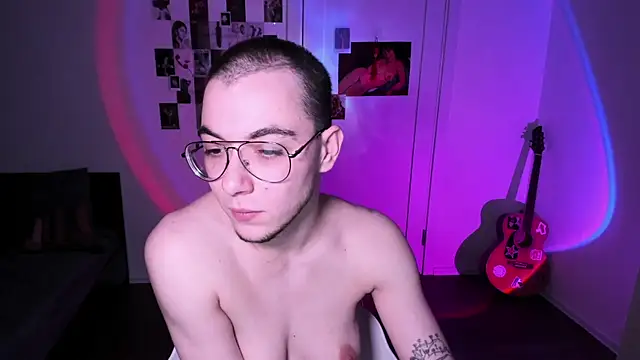 Snapshot of tyler_bergg chatting on 10-23-25, 09:13 tyler bergg online show from 10-23-25, 09:13