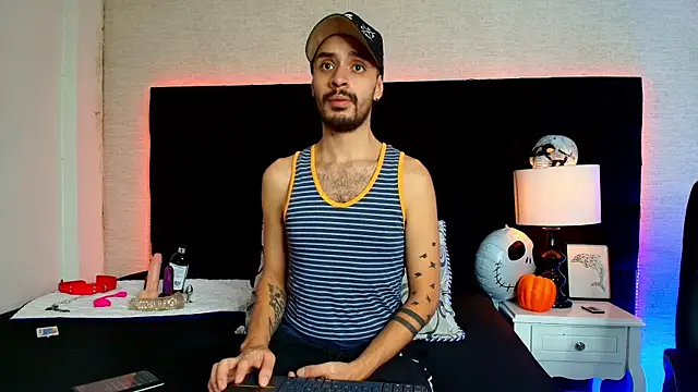 Snapshot of HairyDiamond_ chatting on 10-21-25, 04:08 HairyDiamond online show from 10-21-25, 04:08