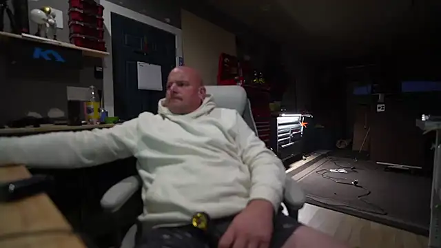 Snapshot of Soundfreak chatting on 10-19-25, 10:49 Soundfreak online show from 10-19-25, 10:49