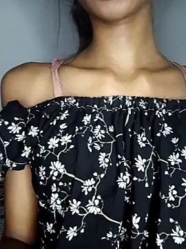 Snapshot of BunnyBloom25 chatting on 09-11-25, 05:35 BunnyBloom25 online show from 09-11-25, 05:35