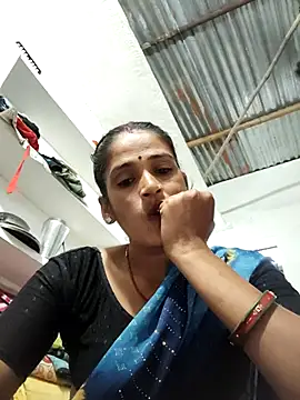 Snapshot of Nillohot chatting on 10-16-25, 12:06 Nillohot online show from 10-16-25, 12:06