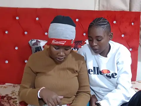 SweetSlenderChoc online show from 11-25-25, 09:48