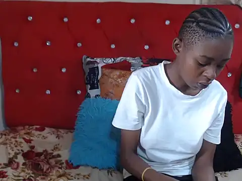 SweetSlenderChoc online show from 11-26-25, 12:06