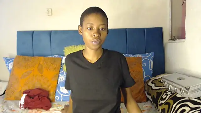 Snapshot of SweetSlenderChoc chatting on 05-01-26, 02:43 SweetSlenderChoc online show from 05-01-26, 02:43