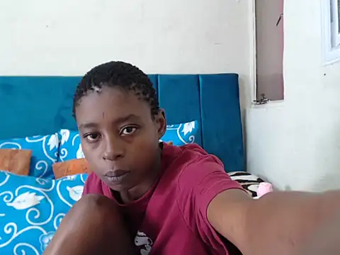 Snapshot of SweetSlenderChoc chatting on 05-13-26, 01:30 SweetSlenderChoc online show from 05-13-26, 01:30