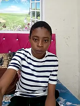 Snapshot of SweetSlenderChoc chatting on 05-17-26, 01:58 SweetSlenderChoc online show from 05-17-26, 01:58