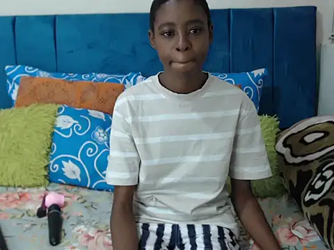 Snapshot of SweetSlenderChoc chatting on 05-25-26, 11:16 SweetSlenderChoc online show from 05-25-26, 11:16