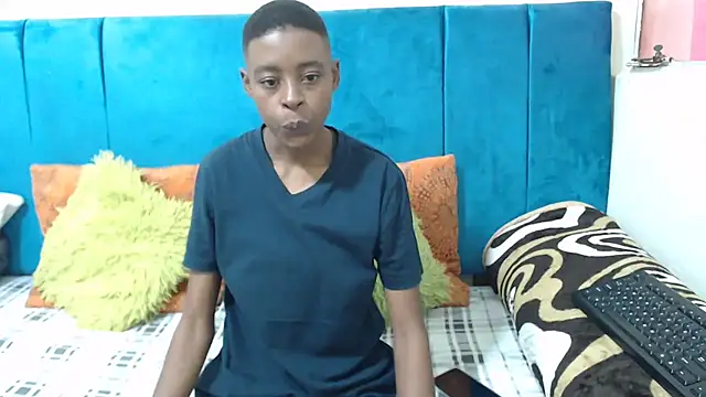 Snapshot of SweetSlenderChoc chatting on 05-31-26, 03:41 SweetSlenderChoc online show from 05-31-26, 03:41