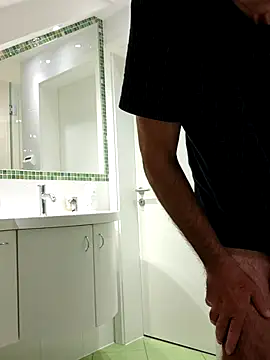 Snapshot of Oldmenhot66 chatting on 09-25-25, 04:49 Oldmenhot66 online show from 09-25-25, 04:49