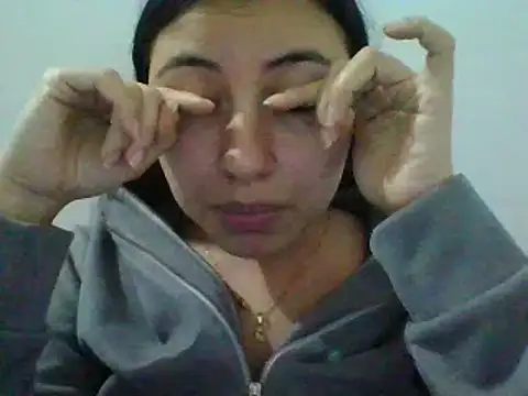 Snapshot of _Romilly_ chatting on 05-03-26, 02:17 Romilly online show from 05-03-26, 02:17