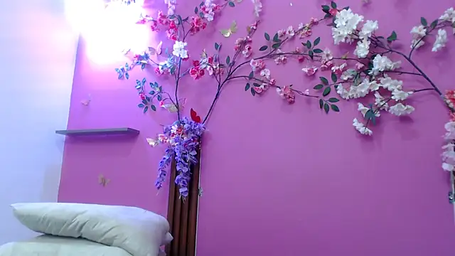 skinnysofia18 online show from 04-19-26, 06:10