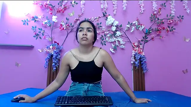 skinnysofia18 online show from 05-29-26, 01:53