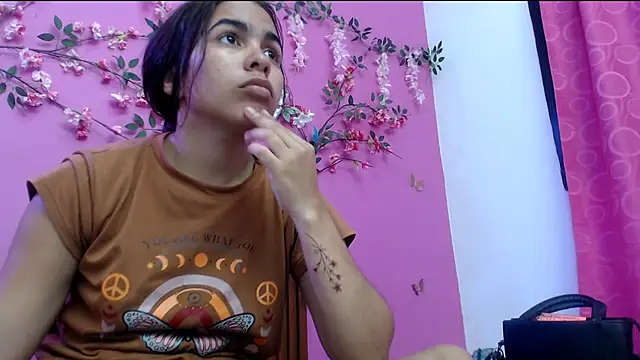 skinnysofia18 online show from 06-05-26, 02:01