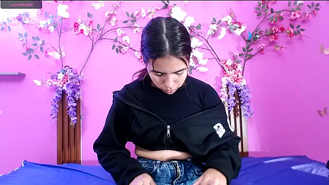 Snapshot of skinnysofia18 chatting on 07-02-26, 02:01 skinnysofia18 online show from 07-02-26, 02:01