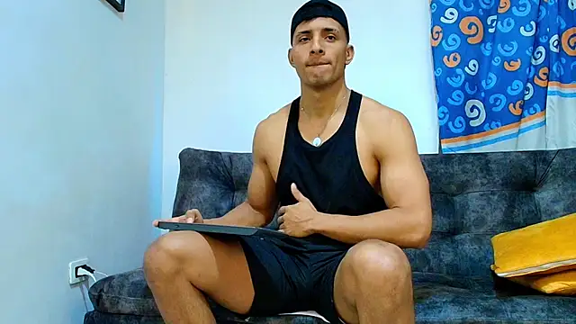 Snapshot of Smith_Fitness chatting on 07-14-26, 01:06 Smith Fitness online show from 07-14-26, 01:06