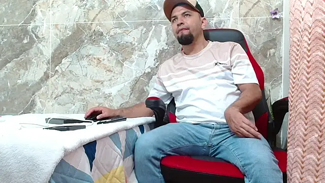 Snapshot of smitdleds1130 chatting on 09-12-25, 09:15 smitdleds1130 online show from 09-12-25, 09:15