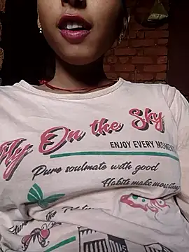 Snapshot of Yatiksha_Beby chatting on 11-19-25, 07:30 Yatiksha Beby online show from 11-19-25, 07:30