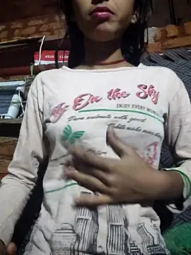 Snapshot of Yatiksha_Beby chatting on 12-16-25, 01:49 Yatiksha Beby online show from 12-16-25, 01:49