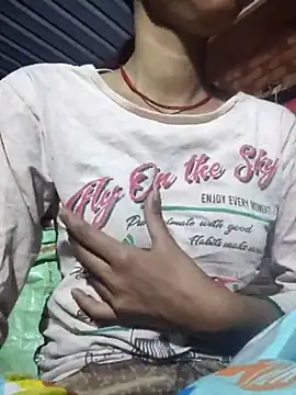 Snapshot of Yatiksha_Beby chatting on 12-18-25, 03:40 Yatiksha Beby online show from 12-18-25, 03:40