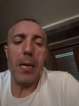 Snapshot of ruberofre chatting on 10-16-25, 01:45 ruberofre online show from 10-16-25, 01:45