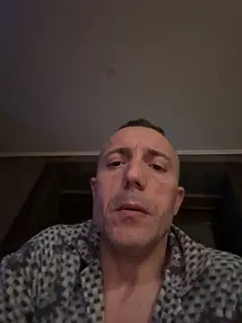 Snapshot of ruberofre chatting on 12-21-25, 02:19 ruberofre online show from 12-21-25, 02:19
