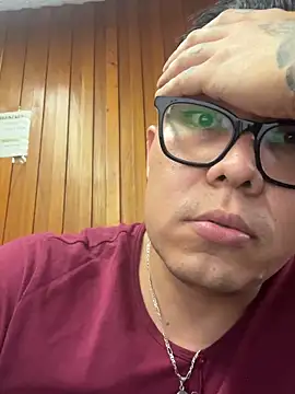 Snapshot of Luis0930h chatting on 09-10-25, 11:38 Luis0930h online show from 09-10-25, 11:38