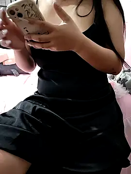 Snapshot of Yui-Linh chatting on 10-16-25, 02:12 Yui-Linh online show from 10-16-25, 02:12