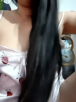 Snapshot of Yui-Linh chatting on 10-30-25, 07:32 Yui-Linh online show from 10-30-25, 07:32