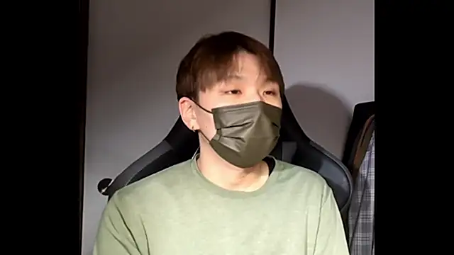 Snapshot of yuton_2525 chatting on 03-09-26, 09:02 yuton 2525 online show from 03-09-26, 09:02