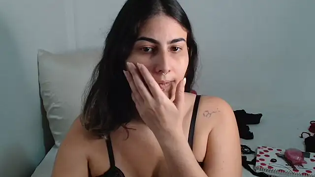 ApenasLys online show from 10-15-25, 03:12