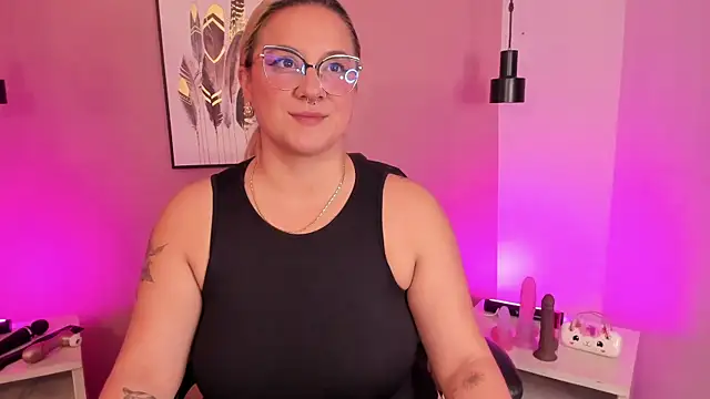 hollie joliie online show from 10-30-25, 12:17