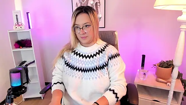 hollie joliie online show from 03-26-26, 12:11