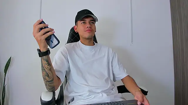 Nickyblazze  online show from 10-09-25, 03:21