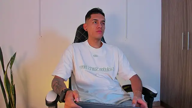 Nickyblazze  online show from 10-16-25, 12:06