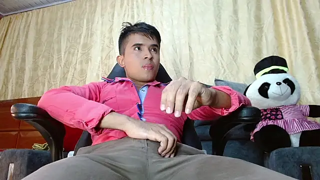 Snapshot of DayroDuran chatting on 05-18-26, 07:41 DayroDuran online show from 05-18-26, 07:41