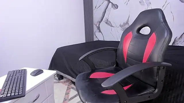 Hillarytonsonx online show from 09-13-25, 12:27