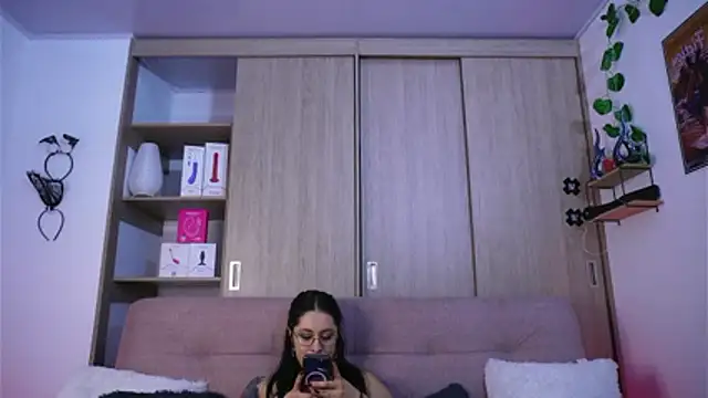 SophiieCumsx online show from 04-20-26, 03:53