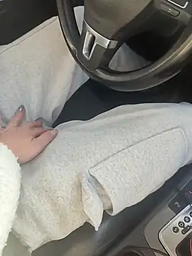 MiriandZacki online show from 12-19-25, 10:44