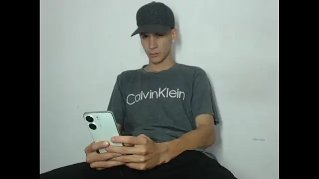 Snapshot of sam_hottt chatting on 10-18-25, 04:41 sam hottt online show from 10-18-25, 04:41