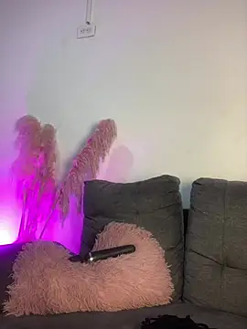 Charlottediolet online show from 04-24-26, 11:45