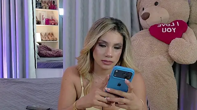 Snapshot of NicoleArmani chatting on 05-08-26, 08:03 NicoleArmani online show from 05-08-26, 08:03