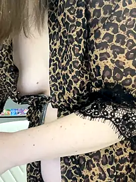 Risky-Flower online show from 12-17-25, 06:47