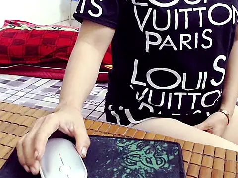 Snapshot of Ami_8x chatting on 10-21-25, 10:43 Ami 8x online show from 10-21-25, 10:43