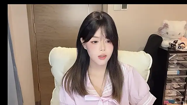 Snapshot of Koi-00 chatting on 11-04-25, 04:39 Koi-00 online show from 11-04-25, 04:39