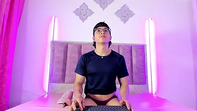 Snapshot of 0anonimo_bottom1 chatting on 09-16-25, 06:42 0anonimo bottom1 online show from 09-16-25, 06:42