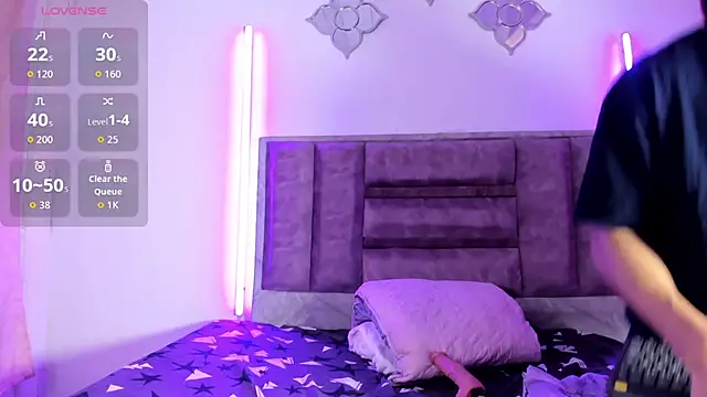 Snapshot of 0anonimo_bottom1 chatting on 10-10-25, 01:43 0anonimo bottom1 online show from 10-10-25, 01:43